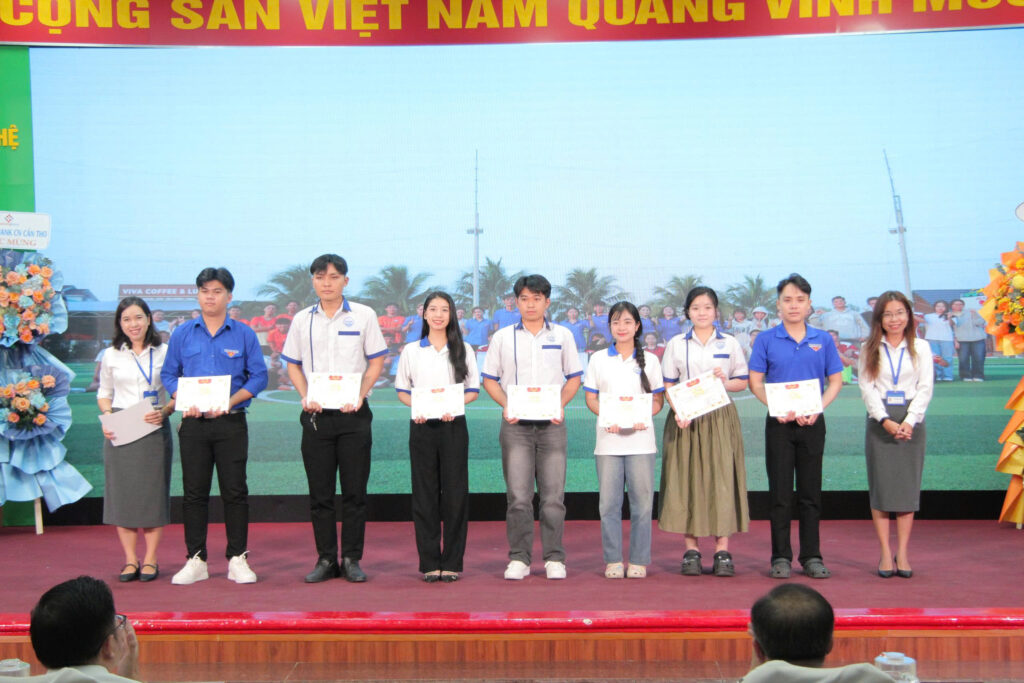 Hoạt động giao lưu tại chương trình chào đón tân sinh viên khóa 14